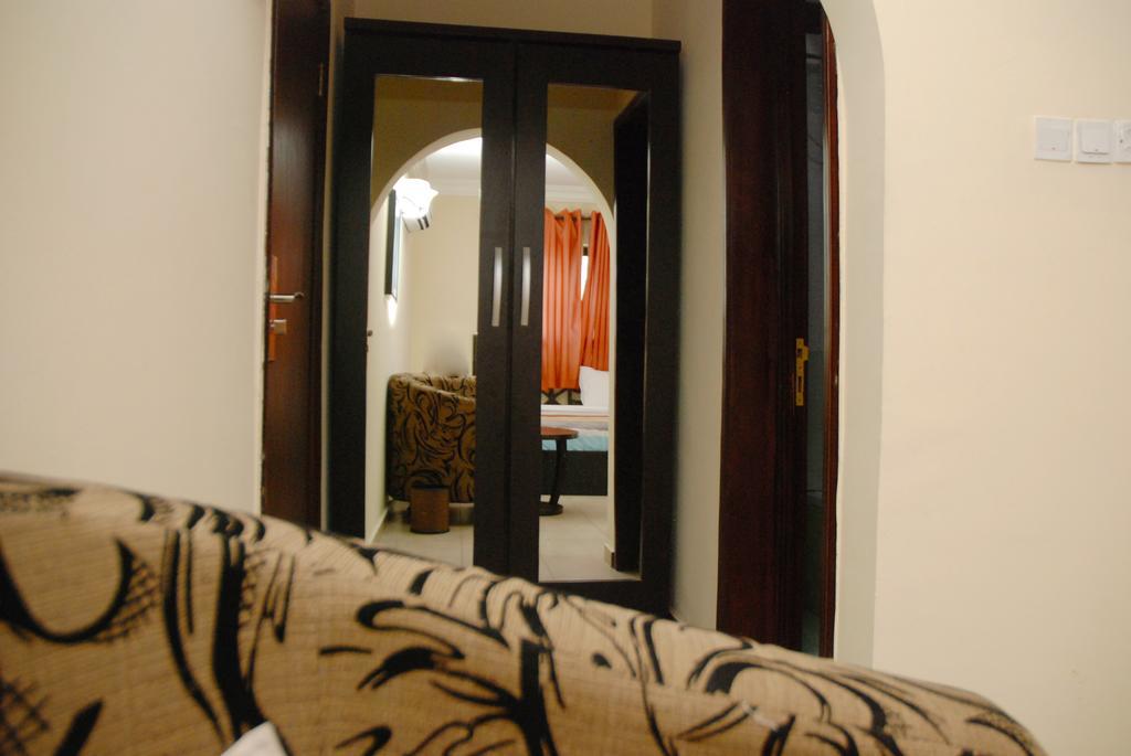 Knightsbridge Hotel Икеджа Екстериор снимка